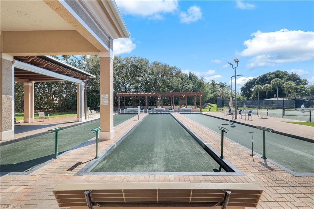 914 Spanish Moss Trl, Naples, FL 34108-50