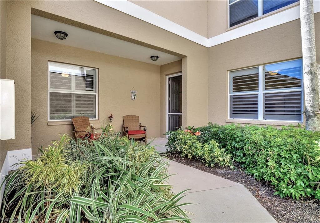 849 Carrick Bend Cir 102, Naples, FL 34110-1