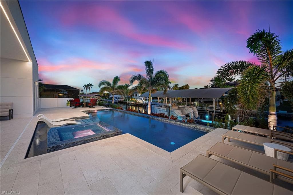 836 Miramar Ct, Cape Coral, FL 33904-33