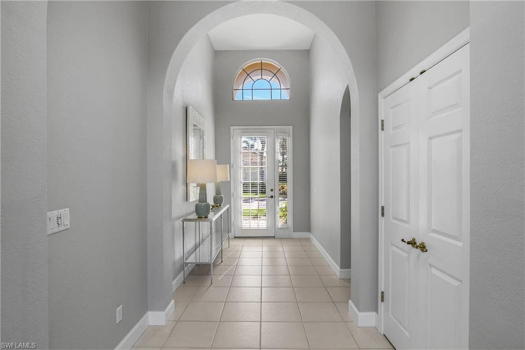 2272 Island Cove Cir, Naples, FL 34109-10