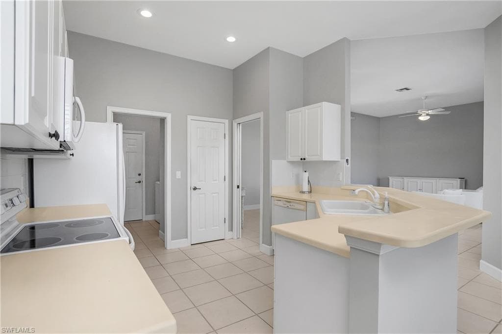 2272 Island Cove Cir, Naples, FL 34109-17
