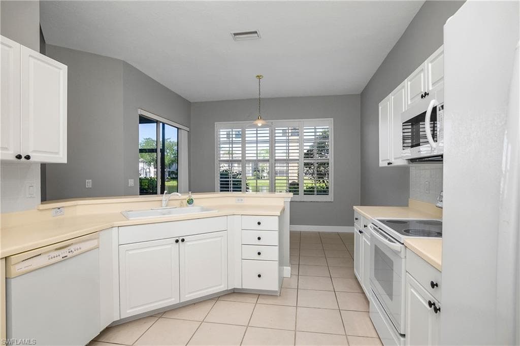2272 Island Cove Cir, Naples, FL 34109-18