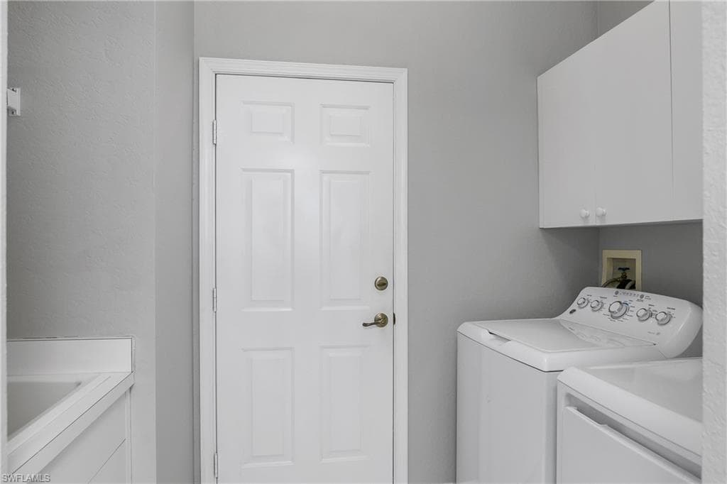 2272 Island Cove Cir, Naples, FL 34109-22