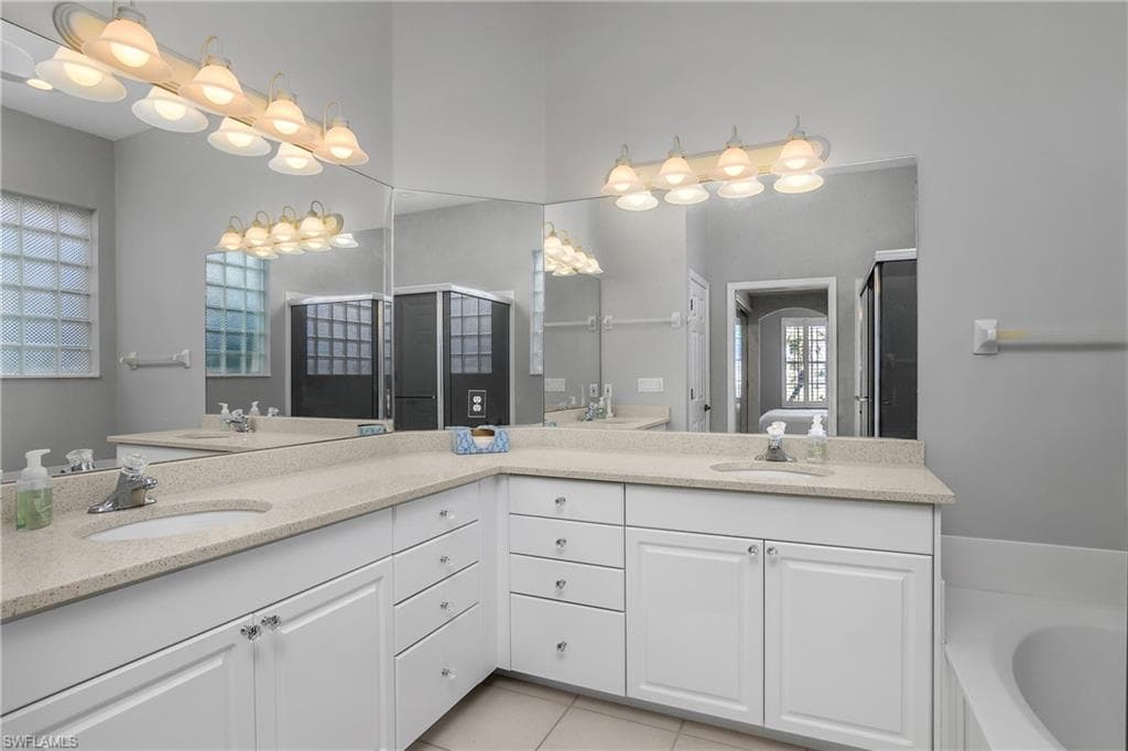 2272 Island Cove Cir, Naples, FL 34109-25