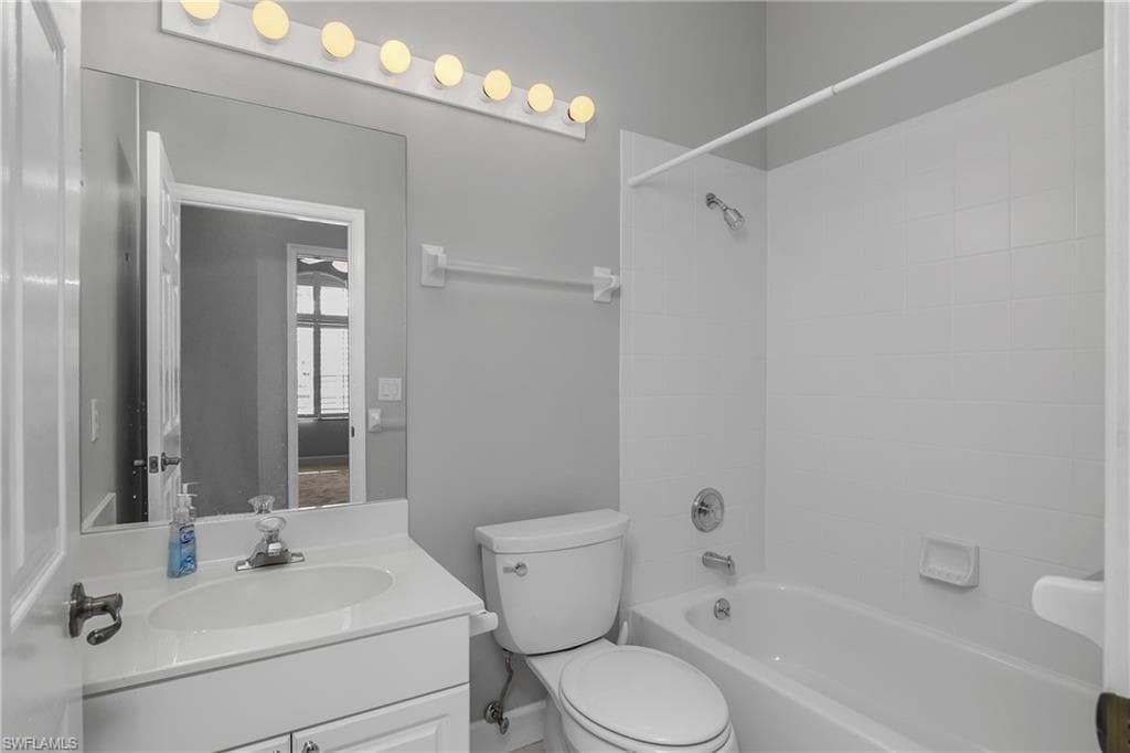 2272 Island Cove Cir, Naples, FL 34109-28