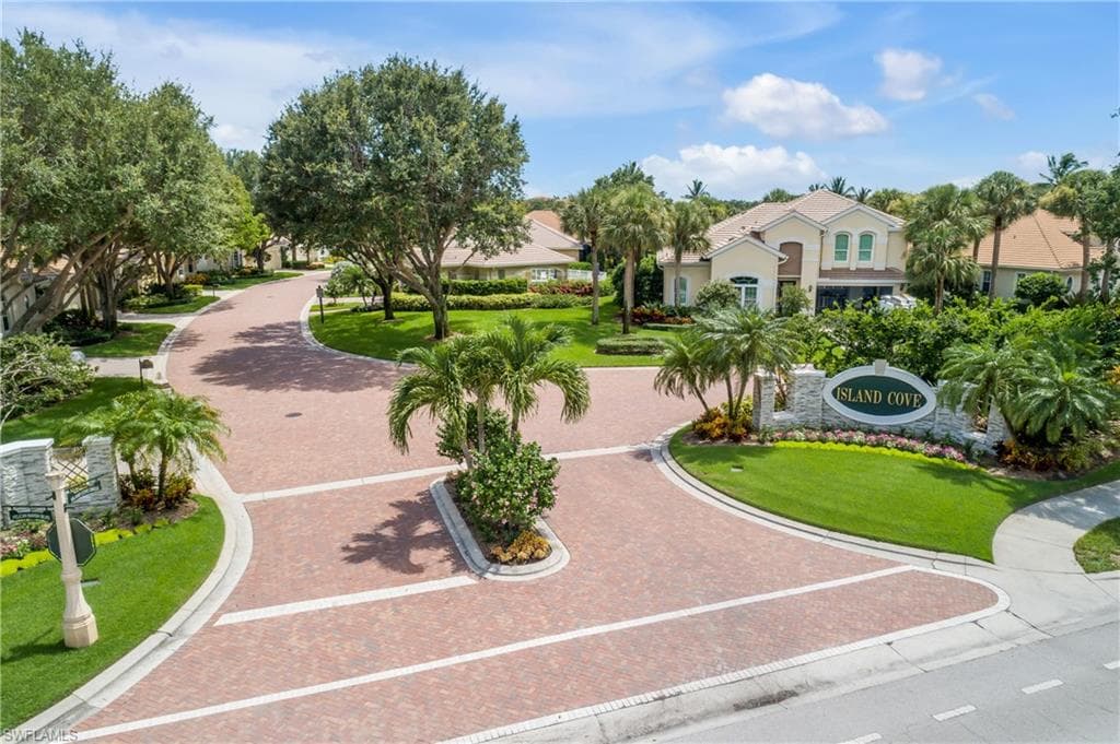 2272 Island Cove Cir, Naples, FL 34109-34