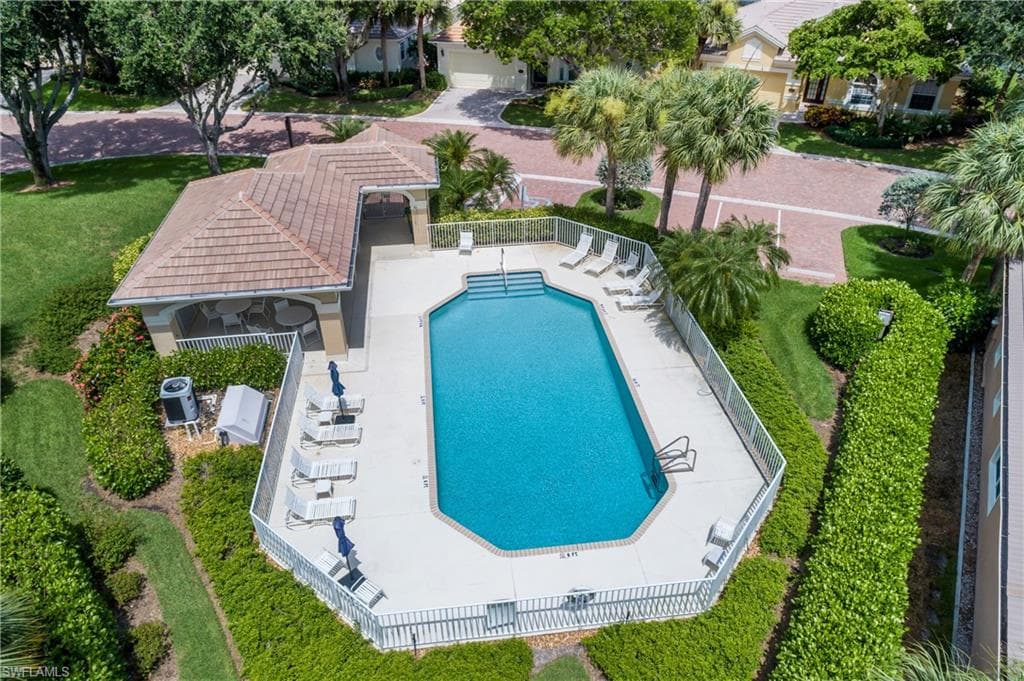 2272 Island Cove Cir, Naples, FL 34109-35