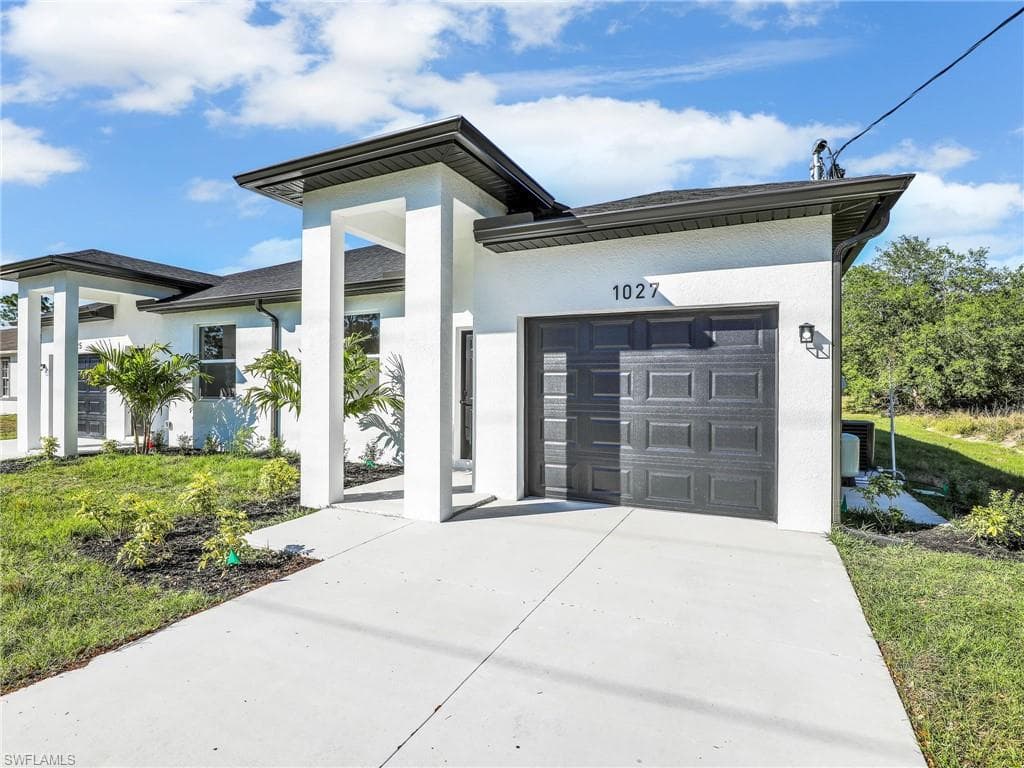 1025/1027 Meadow Rd, Lehigh Acres, FL 33973-1