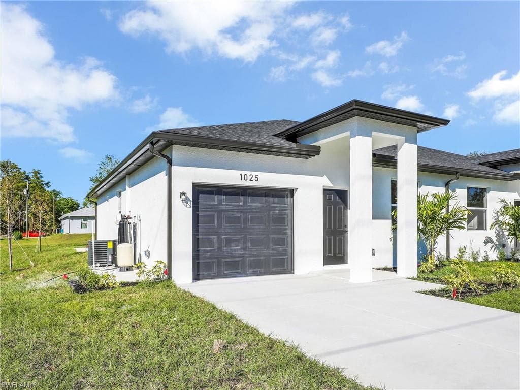 1025/1027 Meadow Rd, Lehigh Acres, FL 33973-4