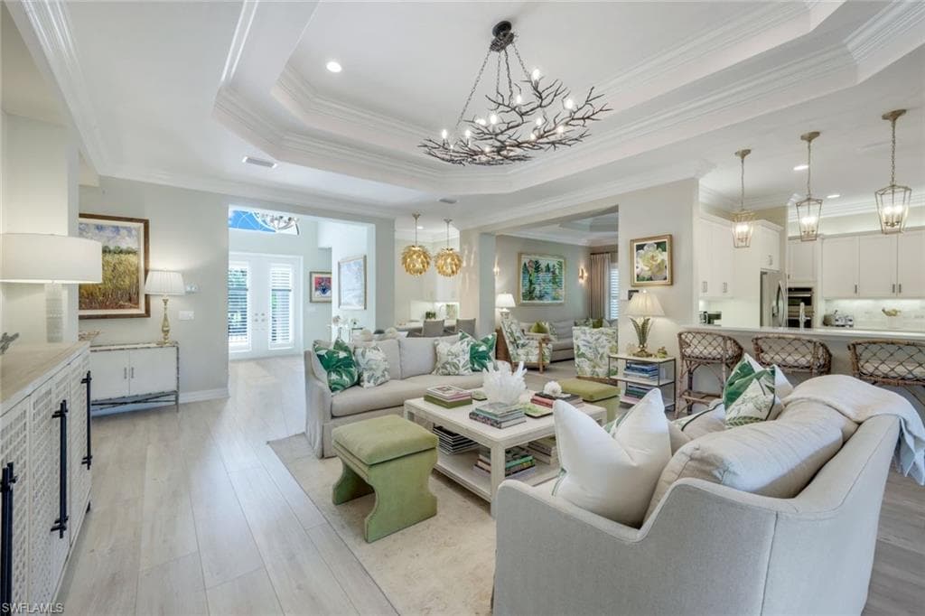 /property-images/225030010-2.jpg