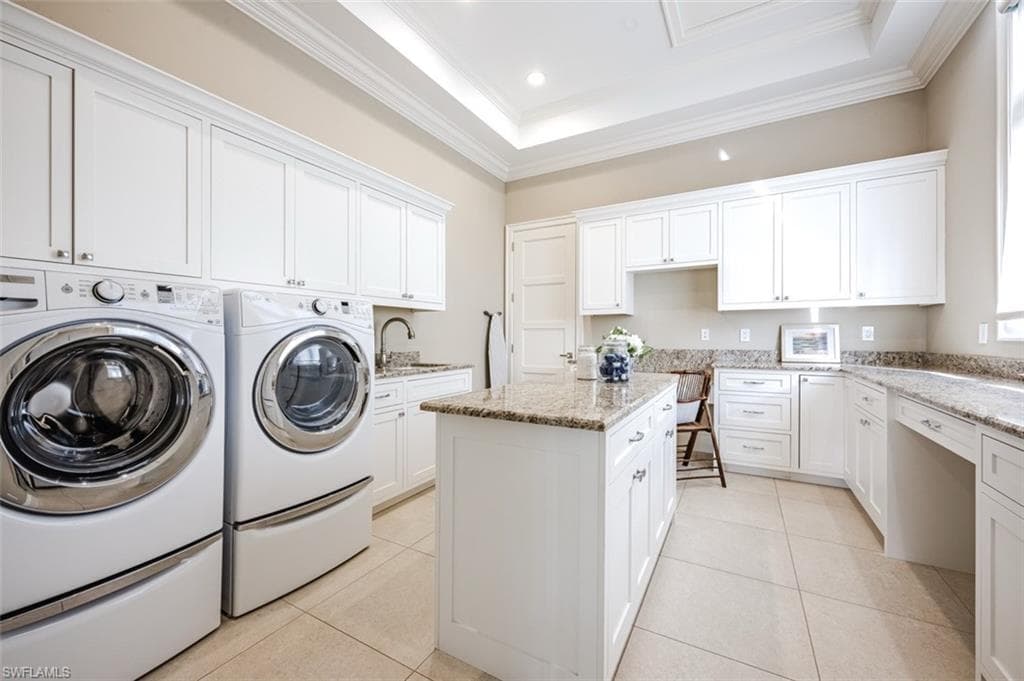 1266 Cobia Ct, Naples, FL 34102-33