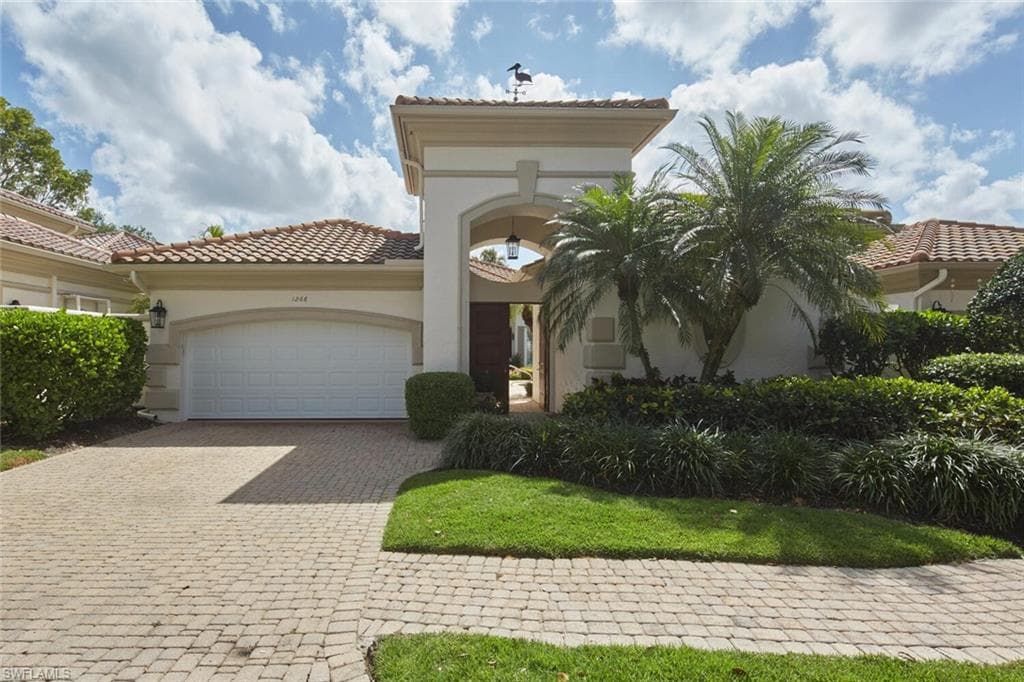 1268 Grand Isle Ct, Naples, FL 34108-2
