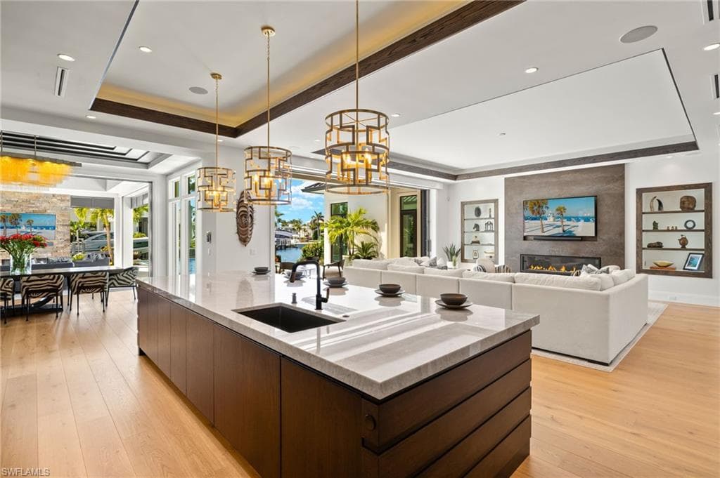 2500 Tarpon Rd, Naples, FL 34102-19