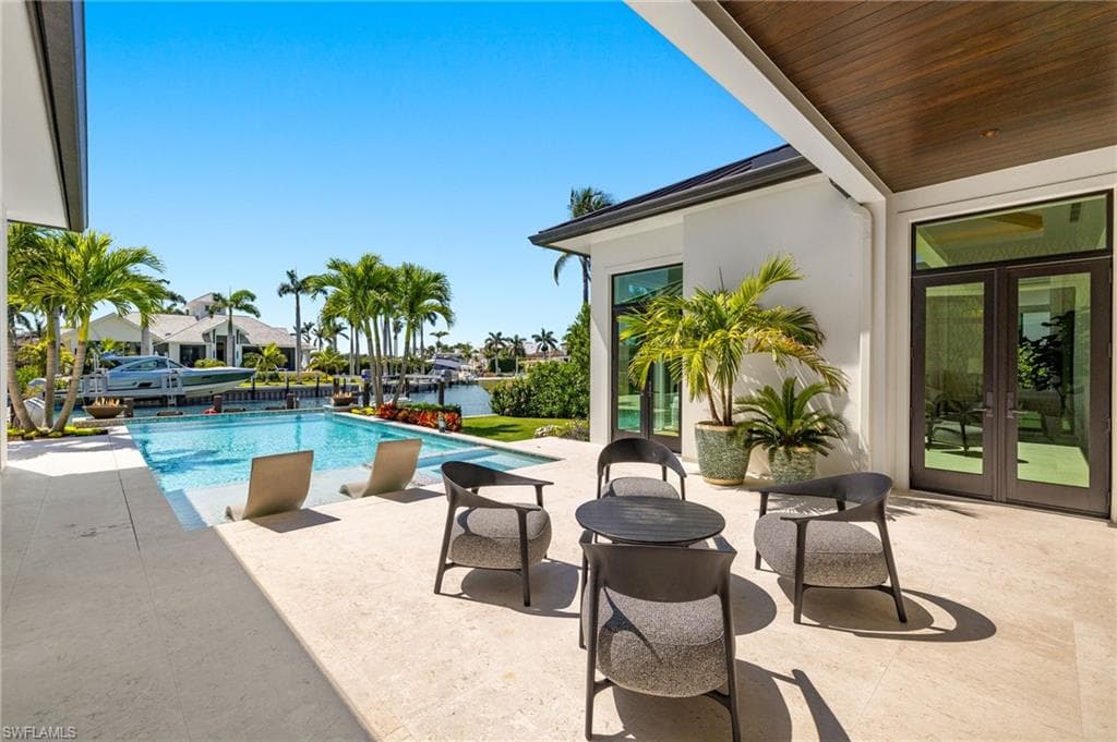 2500 Tarpon Rd, Naples, FL 34102-4
