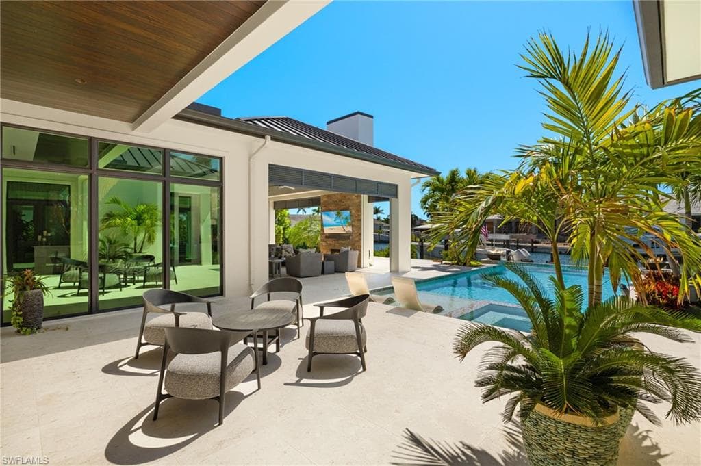 2500 Tarpon Rd, Naples, FL 34102-5