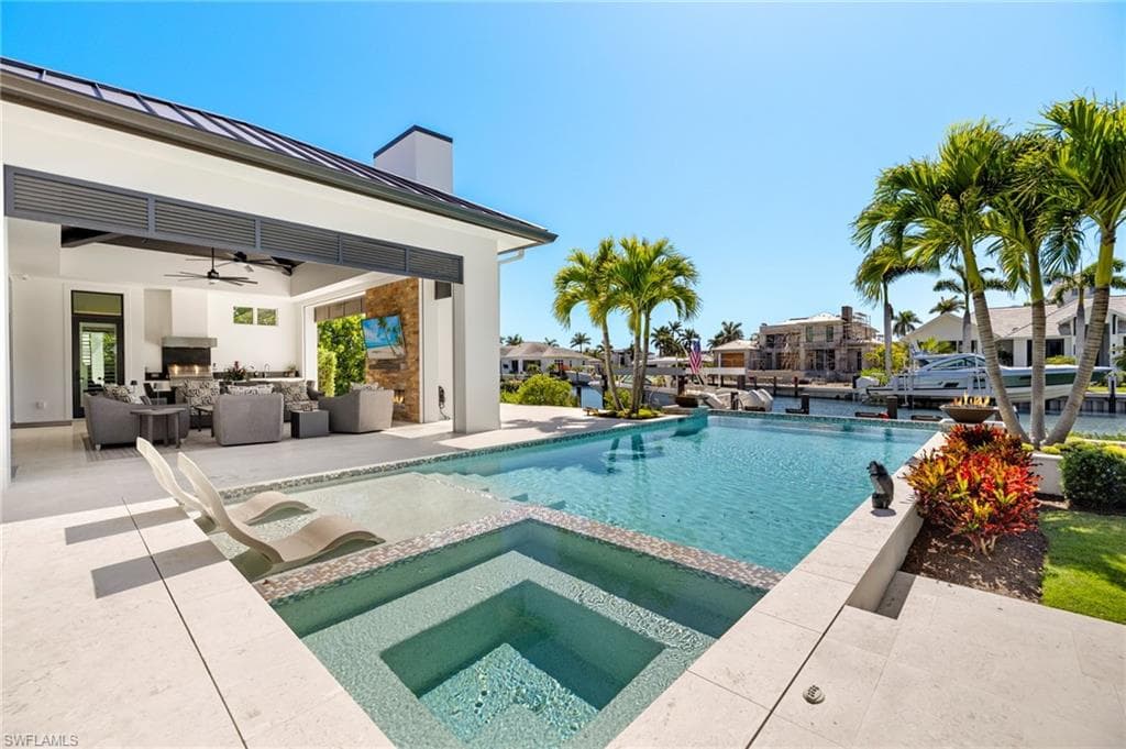 2500 Tarpon Rd, Naples, FL 34102-6