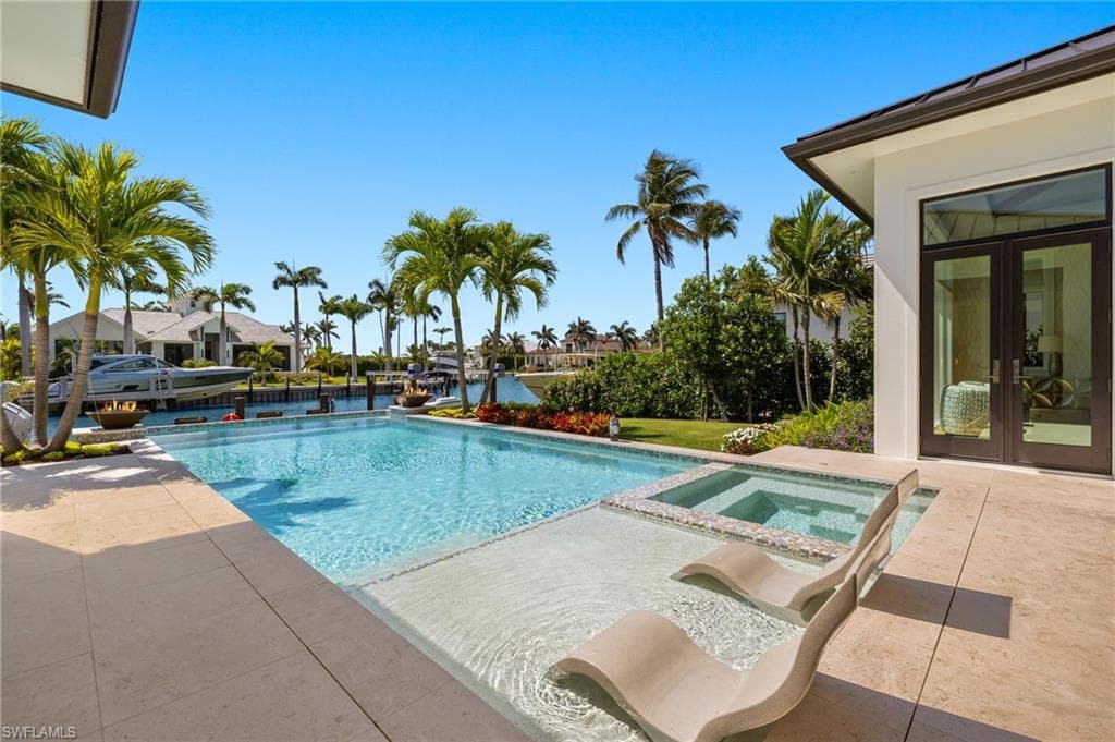 2500 Tarpon Rd, Naples, FL 34102-7