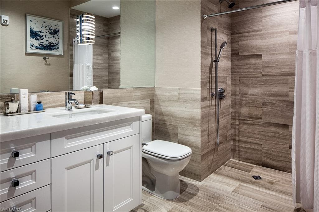 6897 Grenadier Blvd 1602, Naples, FL 34108-33