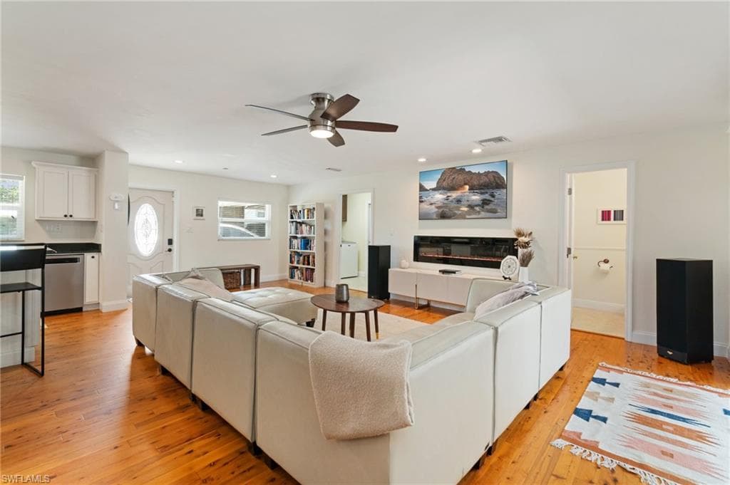 /property-images/225036878-2.jpg
