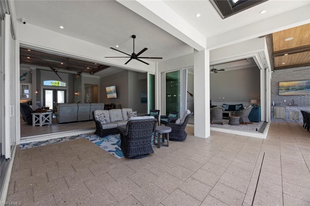 921 Cape Estates Cir, Cape Coral, FL 33993-3