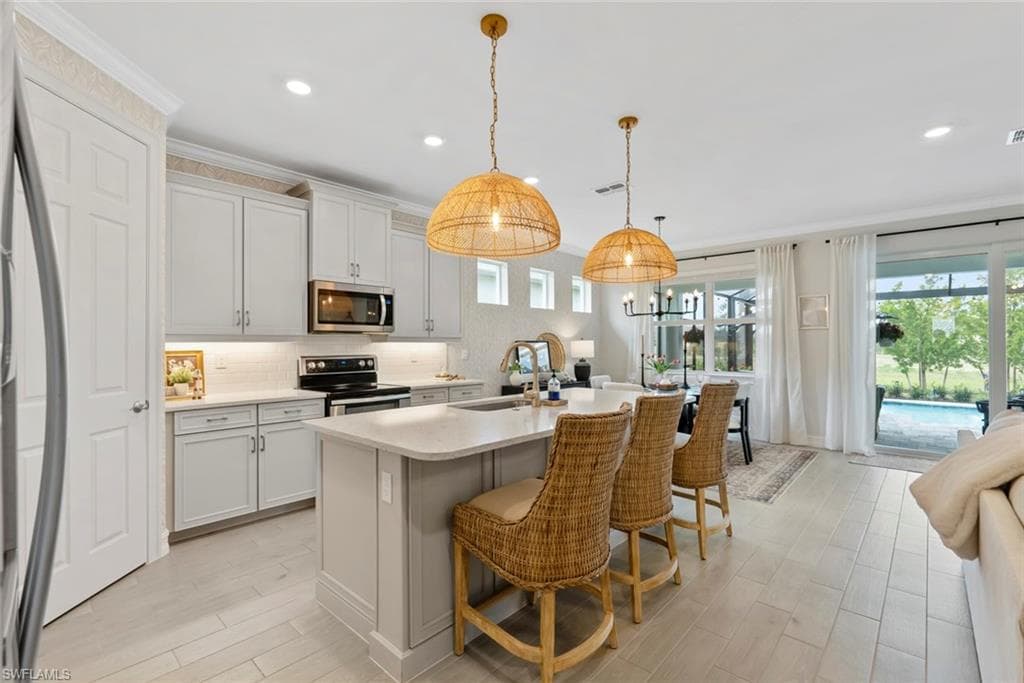 496 Polihale Way, Naples, FL 34114-8