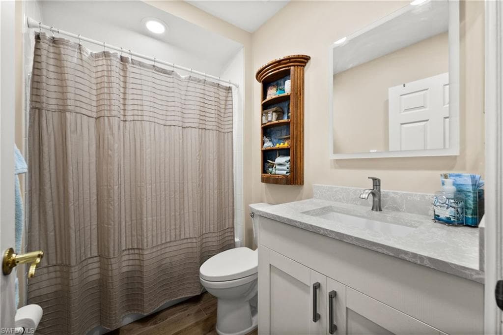 770 Tarpon Cove Dr 702, Naples, FL 34110-15