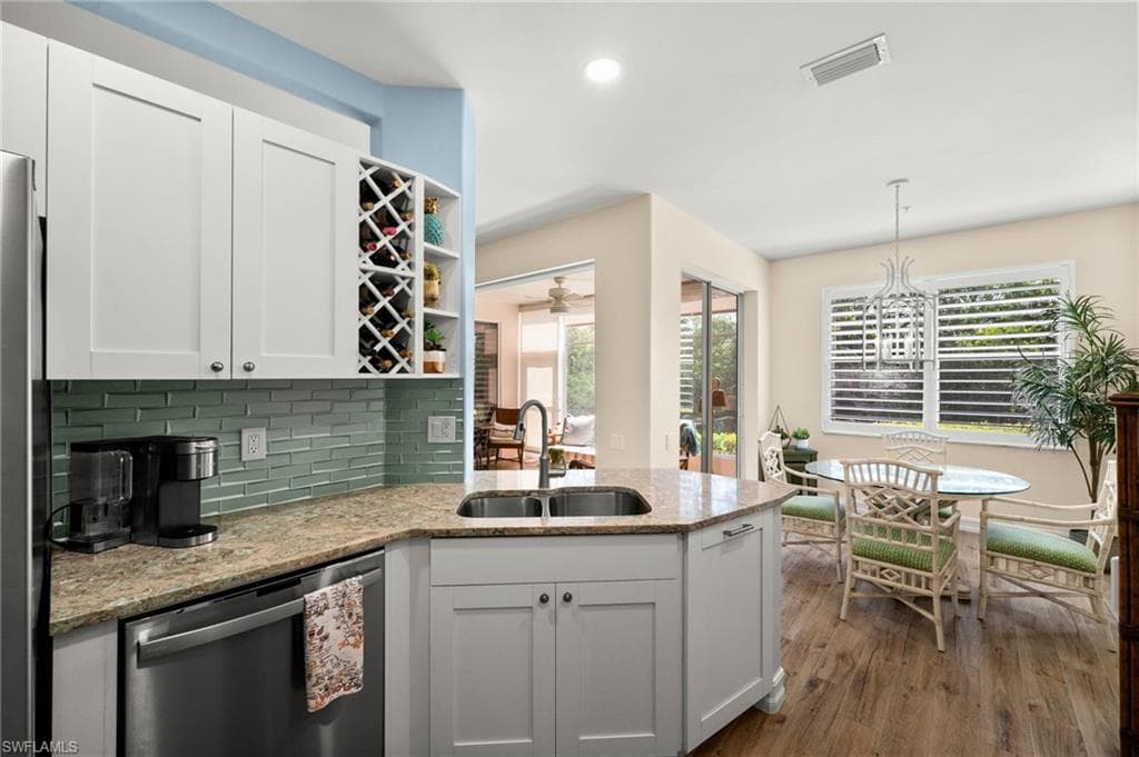 770 Tarpon Cove Dr 702, Naples, FL 34110-7