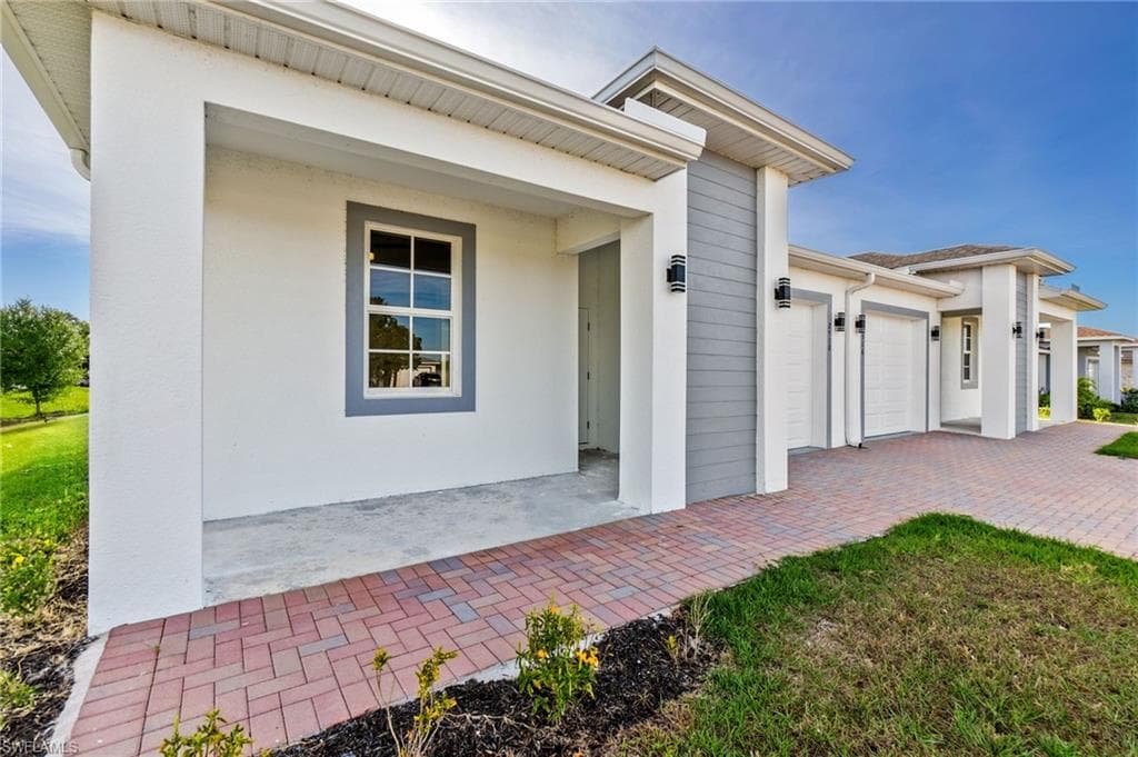 2518 Park Rd, Lehigh Acres, FL 33971-4