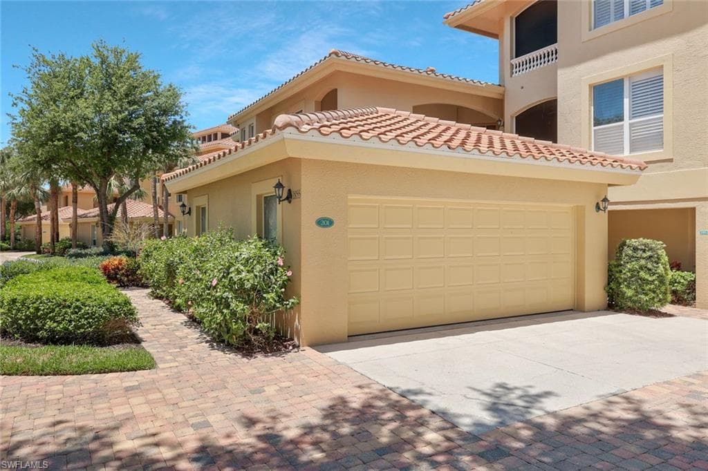 1855 Les Chateaux Blvd 5-201, Naples, FL 34109-27