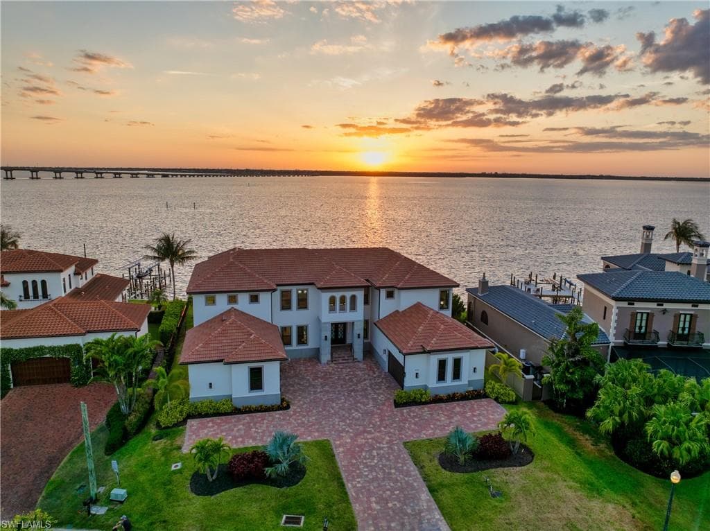 3924 Riverside Dr, Fort Myers, FL 33901-3