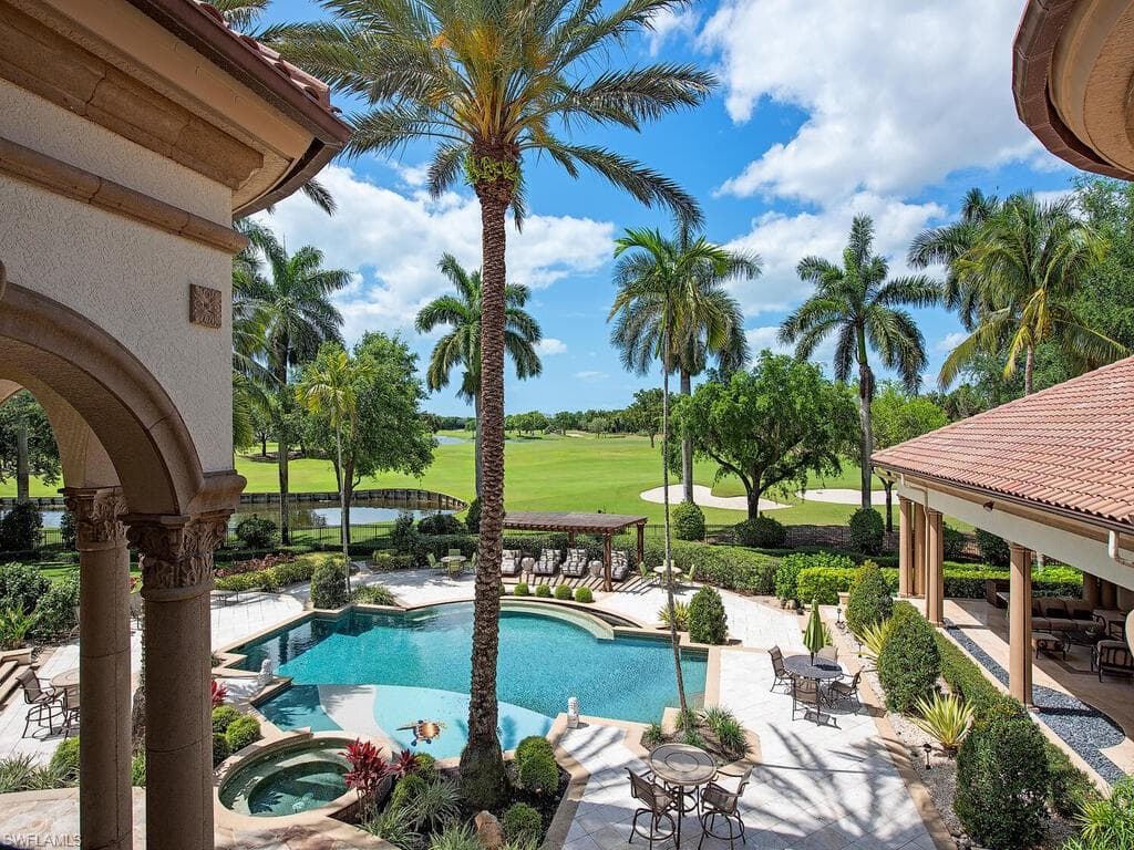 9663 Mashie Ct, Naples, FL 34108-33