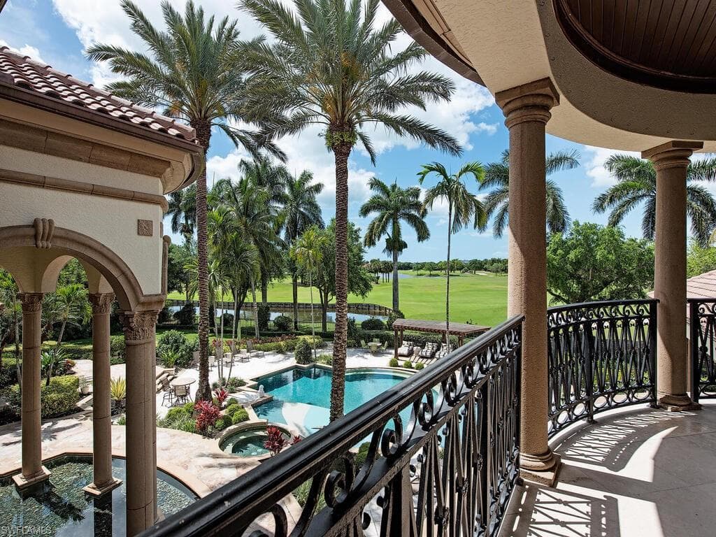 9663 Mashie Ct, Naples, FL 34108-34