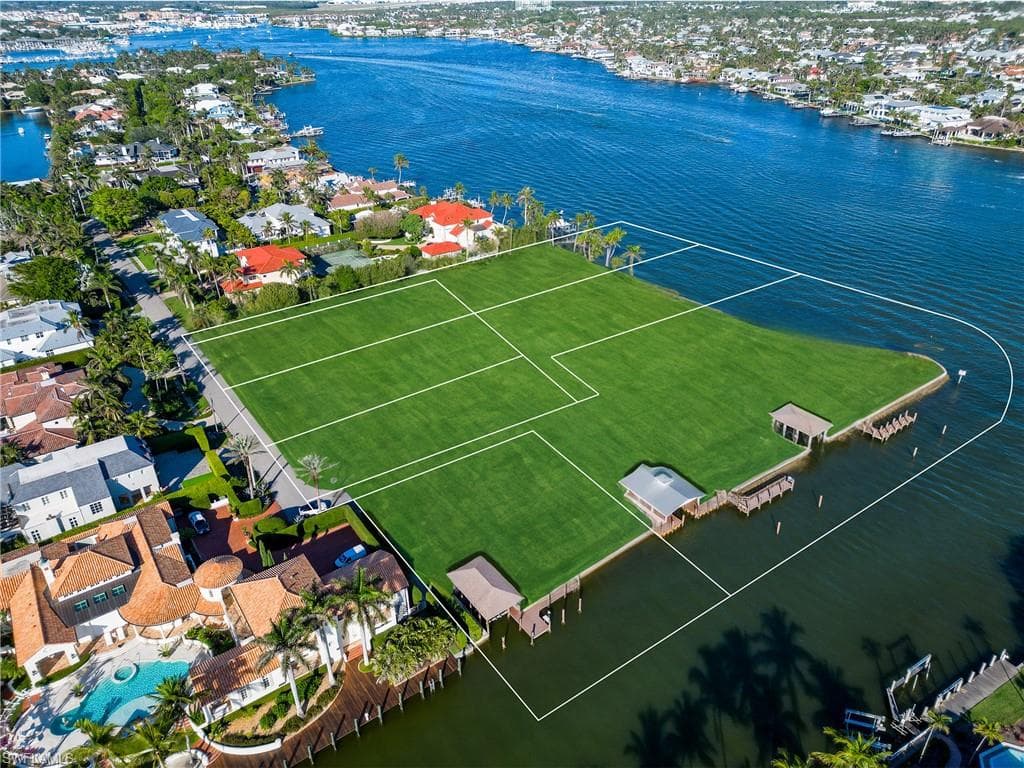 820 Jamaica Ln, Naples, FL 34102-2
