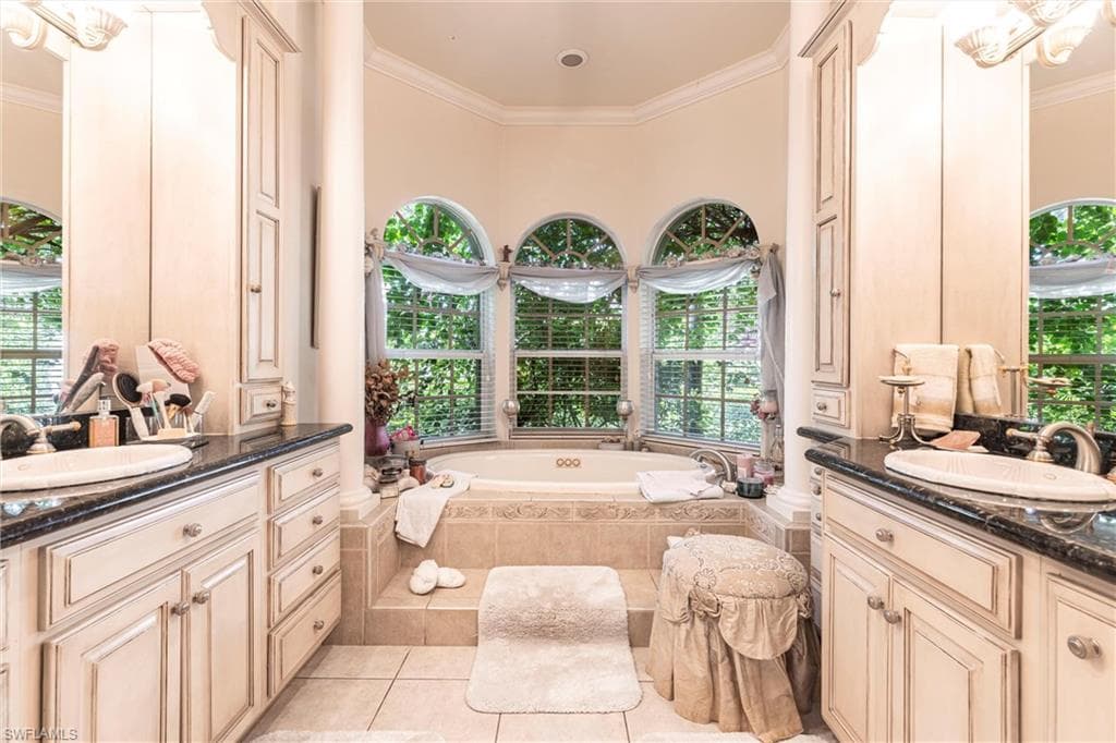 2339 Alexander Palm Dr, Naples, FL 34105-36