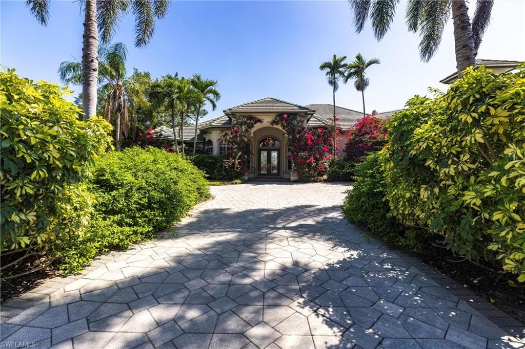 2339 Alexander Palm Dr, Naples, FL 34105-5