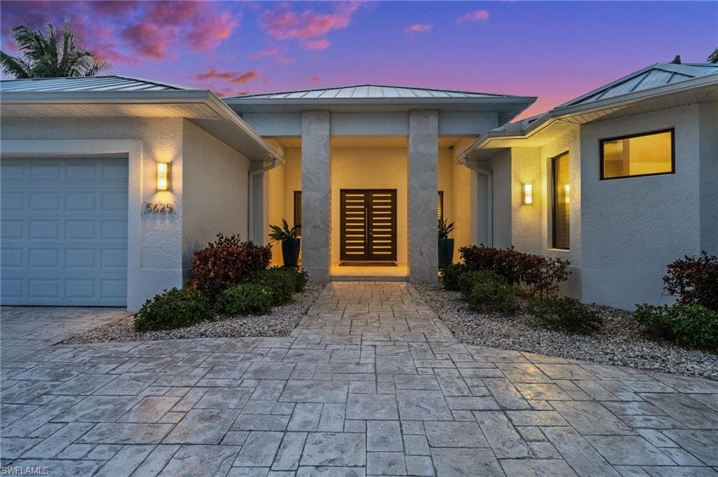 5625 Riverside Dr, Cape Coral, FL 33904-12