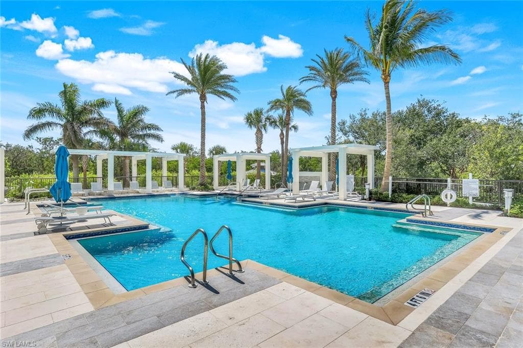 6897 Grenadier Blvd 601, Naples, FL 34108-46