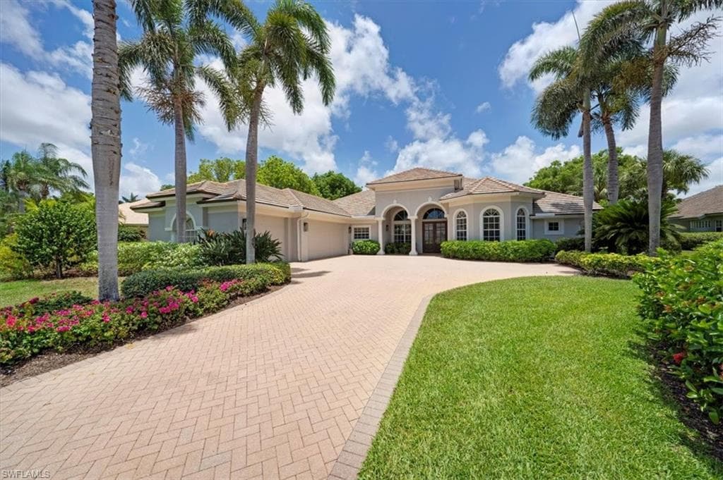 2366 Alexander Palm Dr, Naples, FL 34105-1