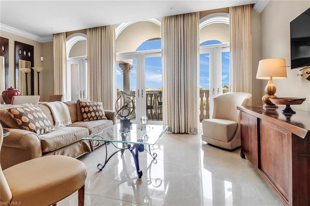 /property-images/225050705-2.jpg