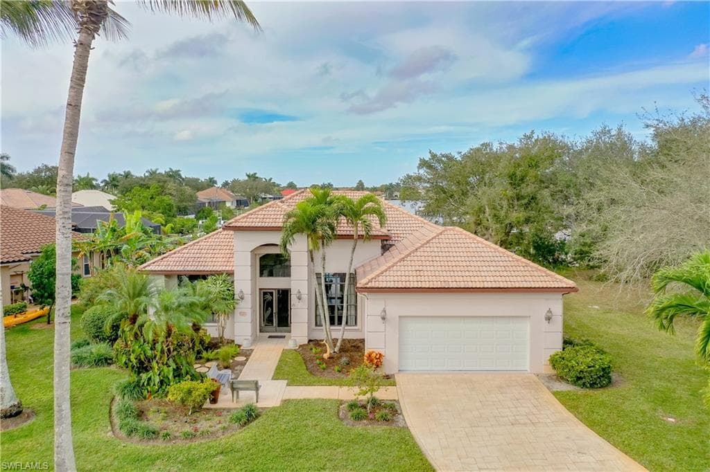 171 Cays Dr, Naples, FL 34114-38