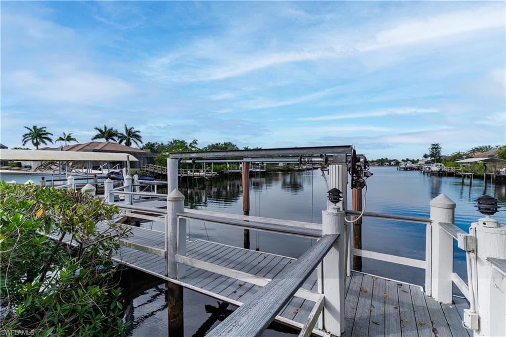 171 Cays Dr, Naples, FL 34114-3