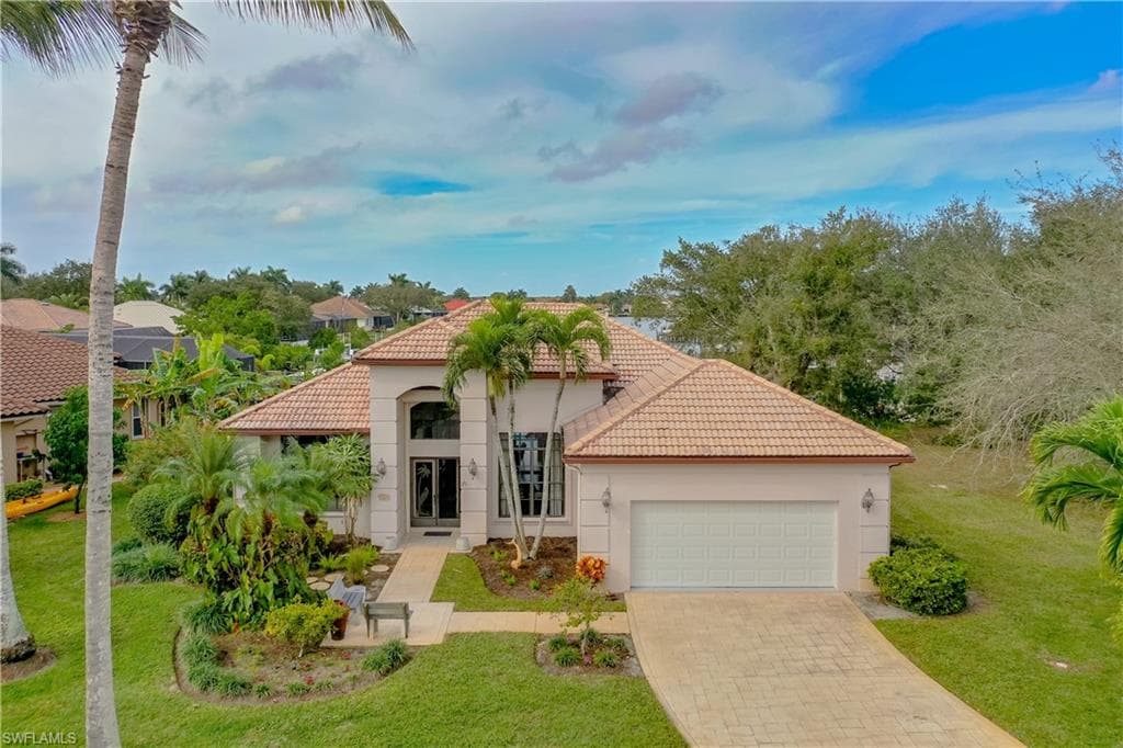 171 Cays Dr, Naples, FL 34114-4