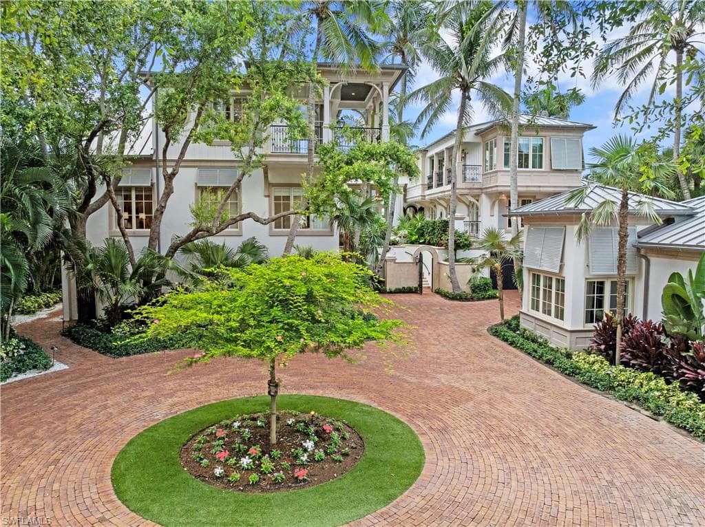 3675 Gordon Dr, Naples, FL 34102-1