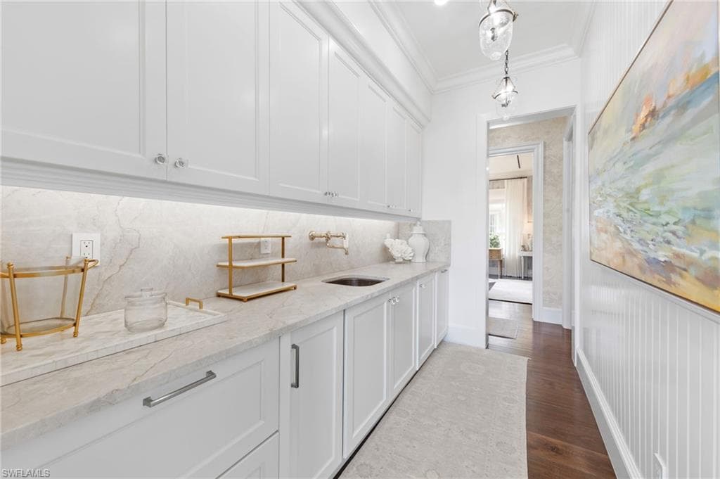 3675 Gordon Dr, Naples, FL 34102-31