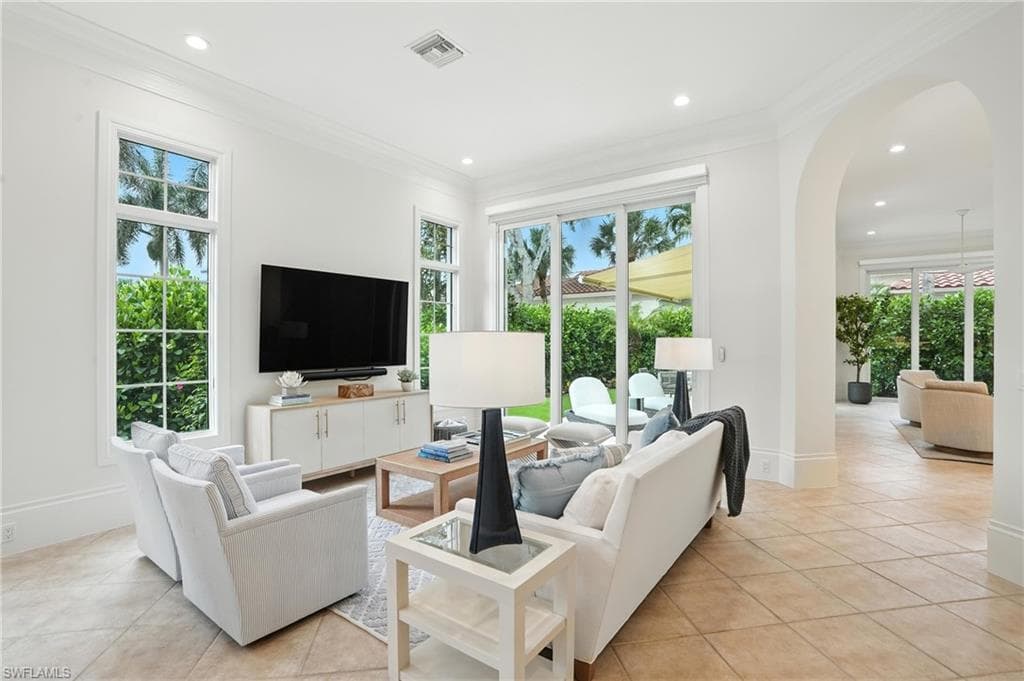 2547 Avila Ln, Naples, FL 34105-8