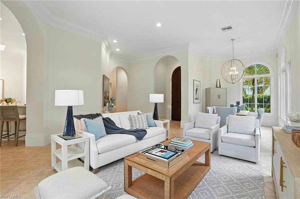 2547 Avila Ln, Naples, FL 34105-9