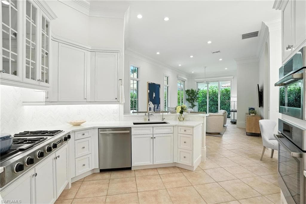 2547 Avila Ln, Naples, FL 34105-11