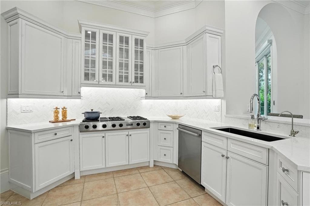 2547 Avila Ln, Naples, FL 34105-12