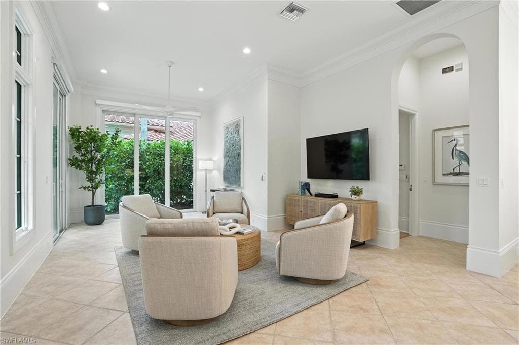 2547 Avila Ln, Naples, FL 34105-16