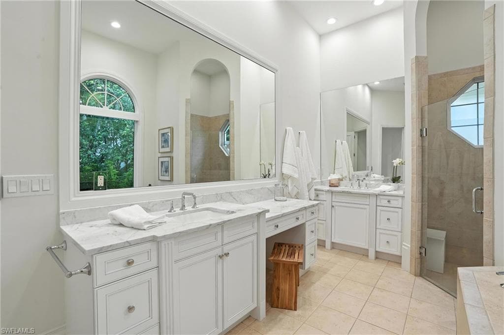 2547 Avila Ln, Naples, FL 34105-21